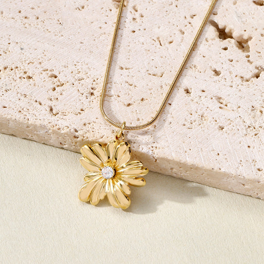 Bloom Daisy Pendant